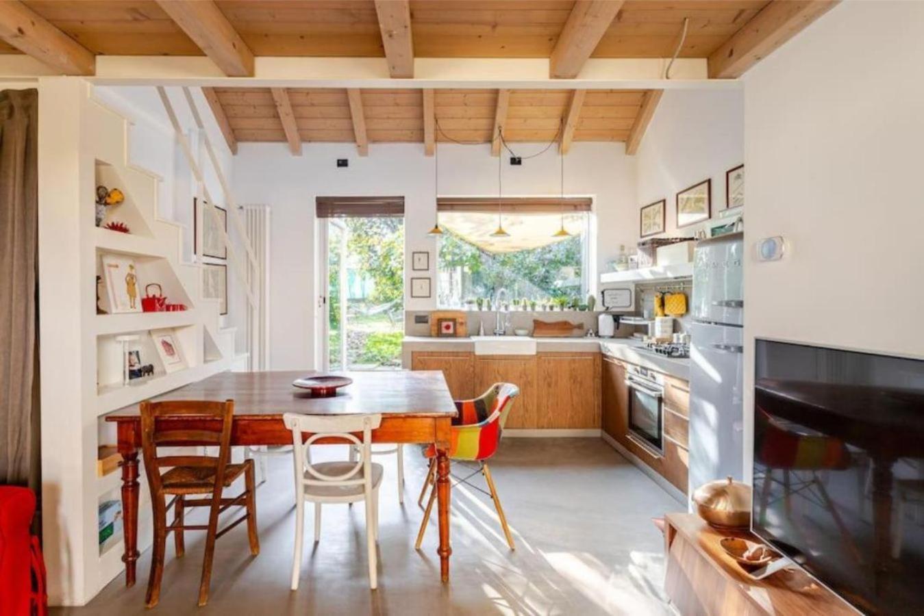 Apartment Tiny House On Water Surrounded By Greenery Mailand